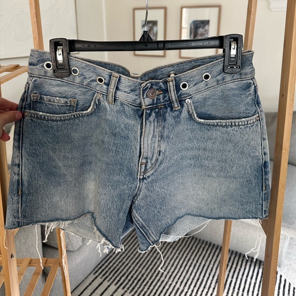 All Saints Everly Eyelet Low-Rise Denim Shorts (light wash) - Picture 6 of 8